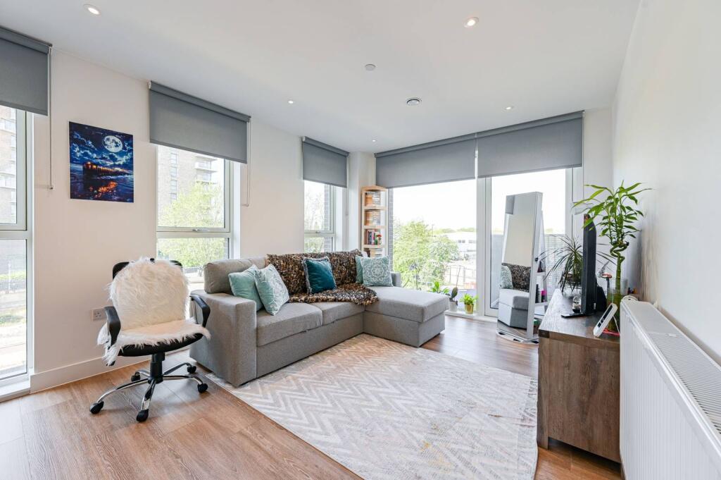 Main image of property: Henley Cross, Kidbrooke, SE3