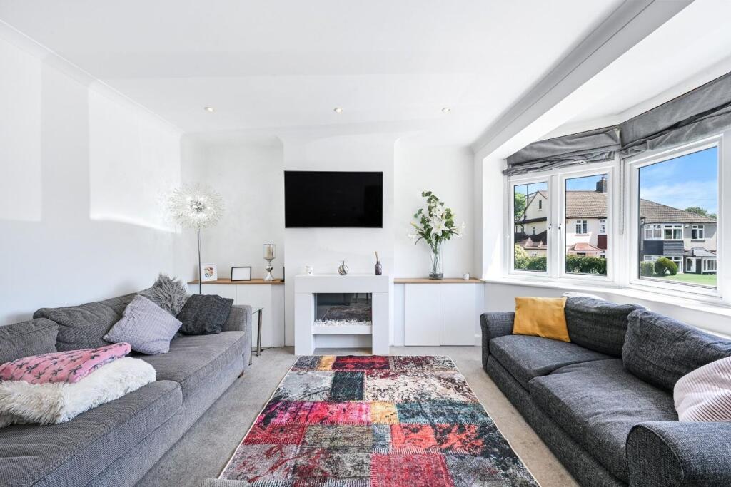 House in Reigate and Banstead, Tadworth - View 4
