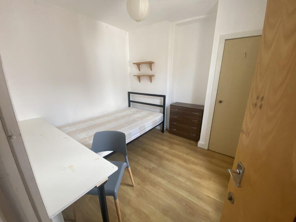6 bedroom terraced house for rent