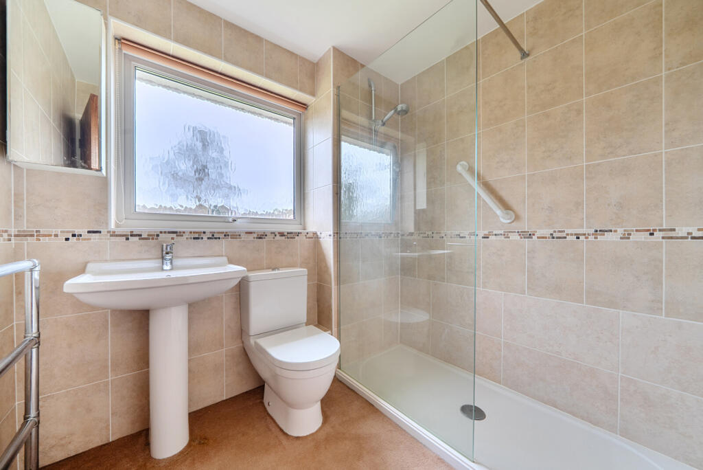House in Waverley, Cranleigh - More