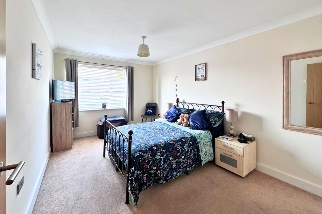 Lymington Road, Highcliffe, Dorset. BH23 5EB photo 3