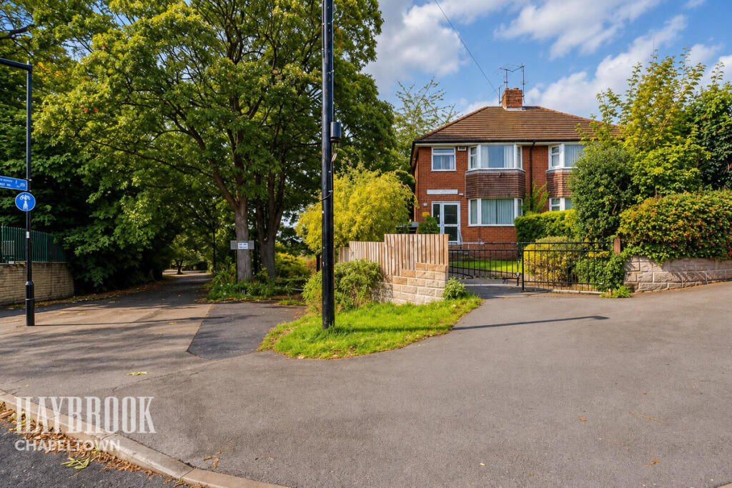 3-bed semi-detached on Osgathorpe Drive, Pitsmoor, £150,000