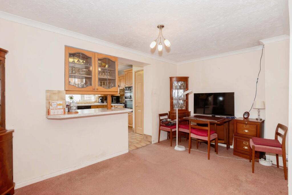 Arun Road, Billingshurst, RH14 - View 5