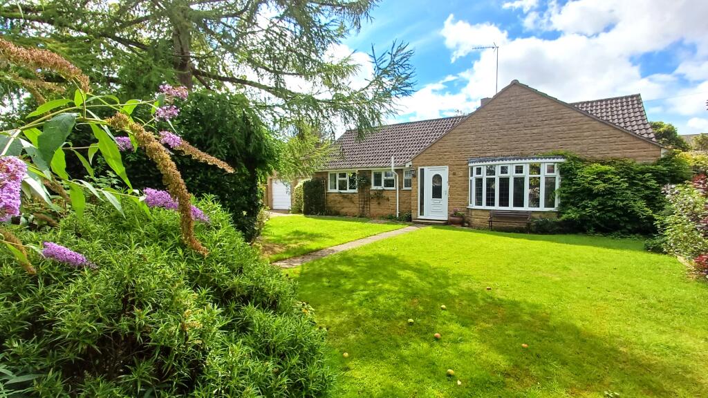 3-bed detached on Sibford Road, Hook Norton, OX15, £595,000