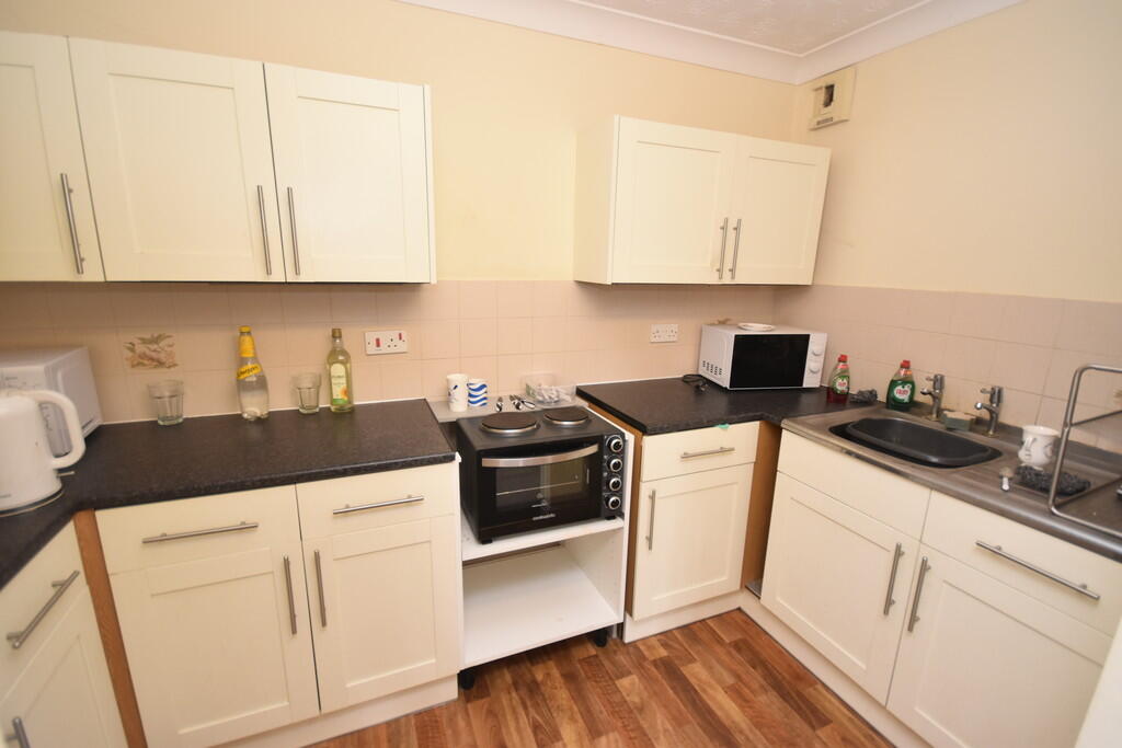 Apartment in Whitchurch - View 4