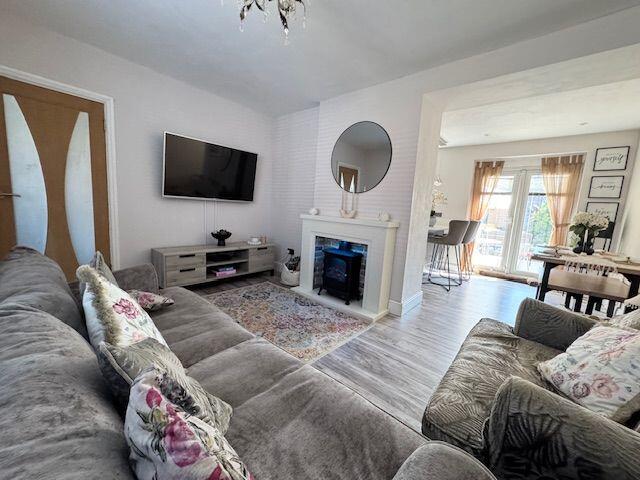 Nevendon Drive, Newall Green, Close To Hospital, Manchester, M23 photo 4