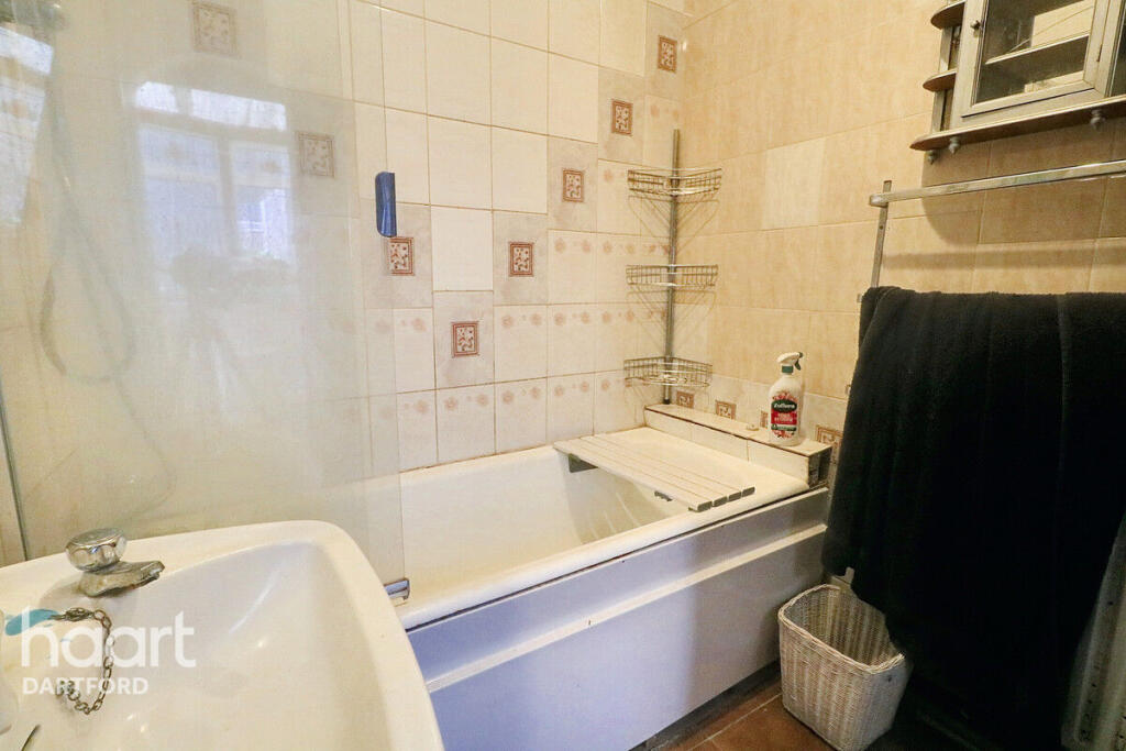 House in Gravesham, Northfleet - View 5