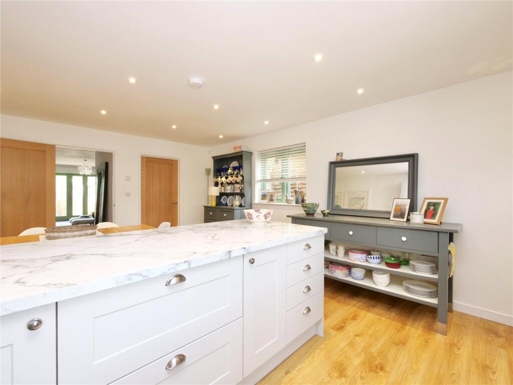 Splendid three bedroom house, Street, BA16 0NH photo 5