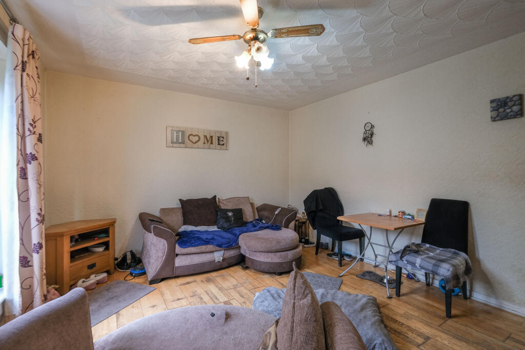 Apartment in Glasgow, West Dunbartonshire - View 2