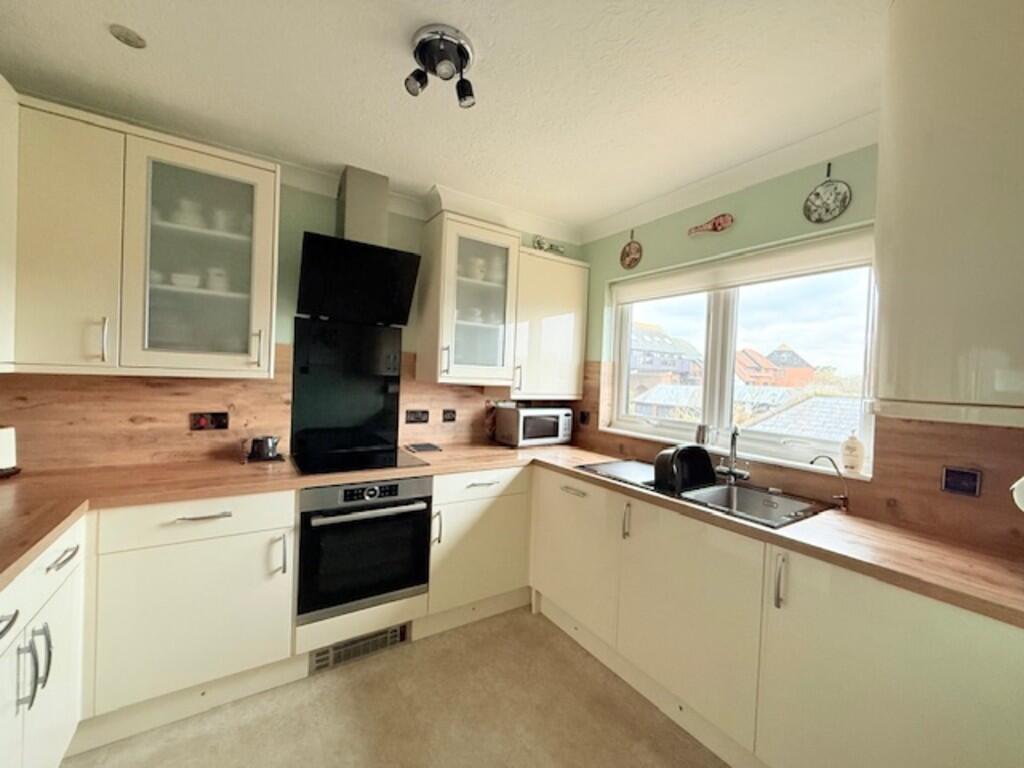 Shamrock Way, Hythe, Southampton photo 3