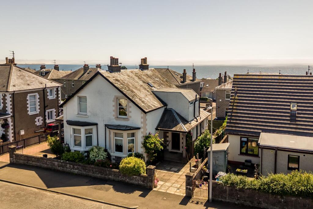 Main image of property: 11 Navarre Street, Broughty Ferry, DD5 2TW