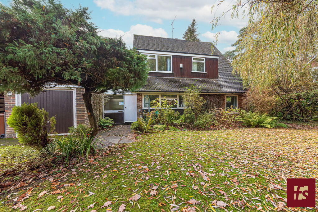 4-bed detached on Linkway, Crowthorne, Berkshire, RG45 6ES, £739,500