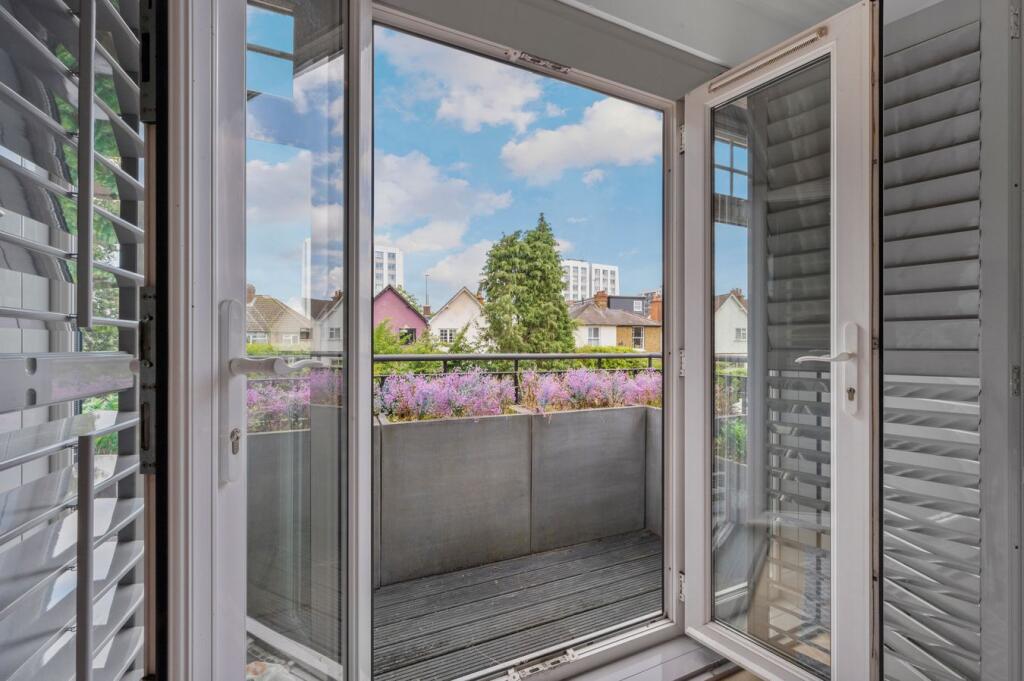 Apartment in Kingston upon Thames - More