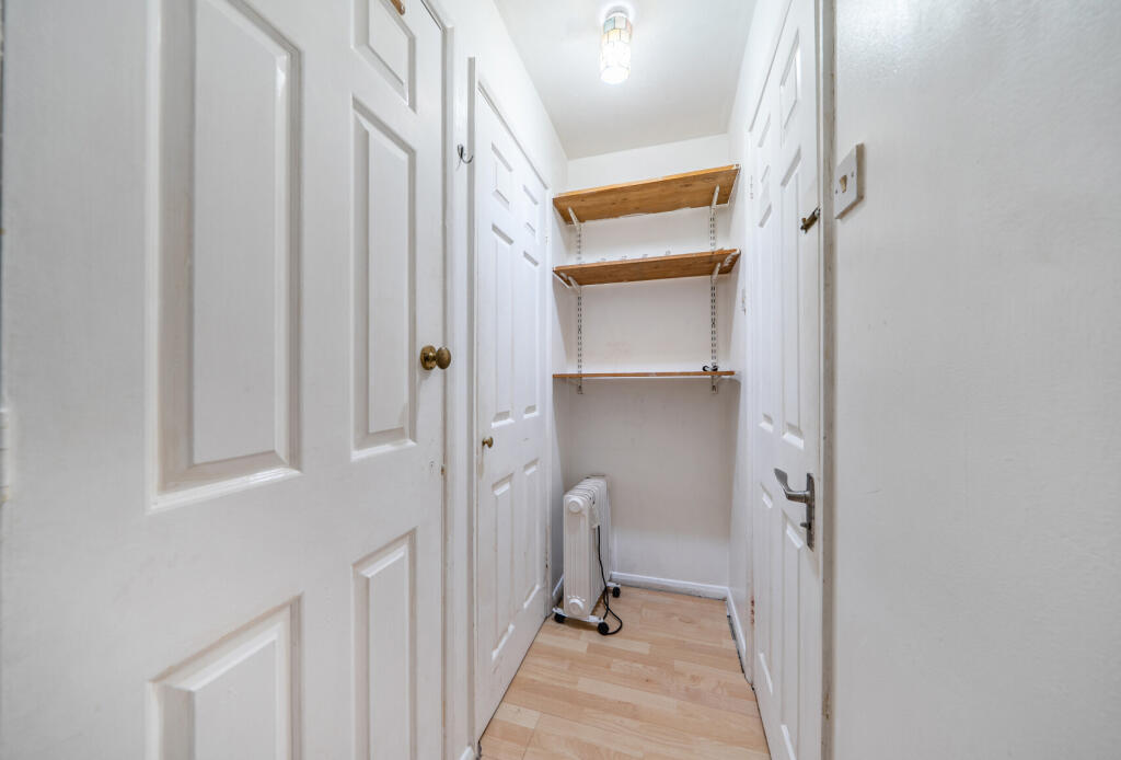 Colwyn Green, Snowdon Drive, London, NW9 - View 4