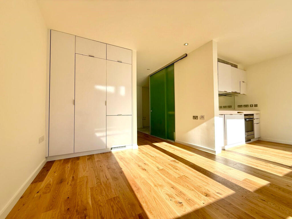 Apartment in London - View 5