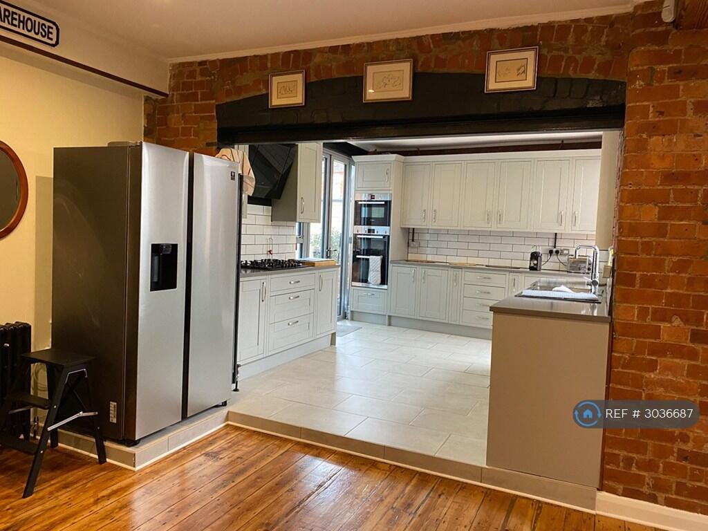 Apartment in Northampton - View 3