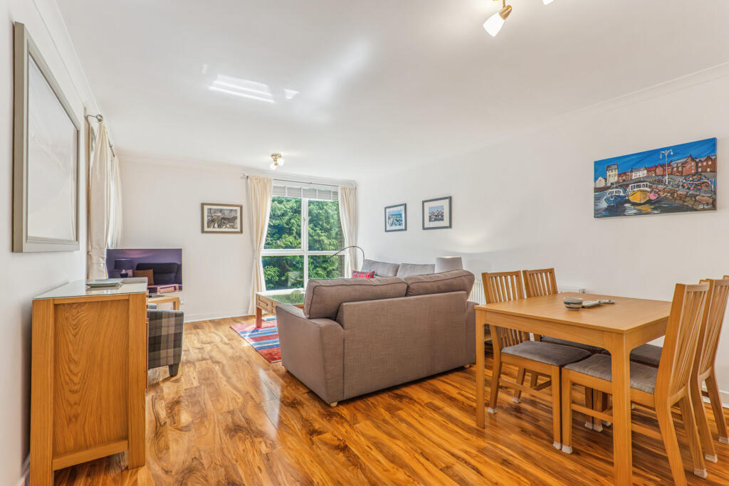 Apartment in Glasgow, East Dunbartonshire - View 5