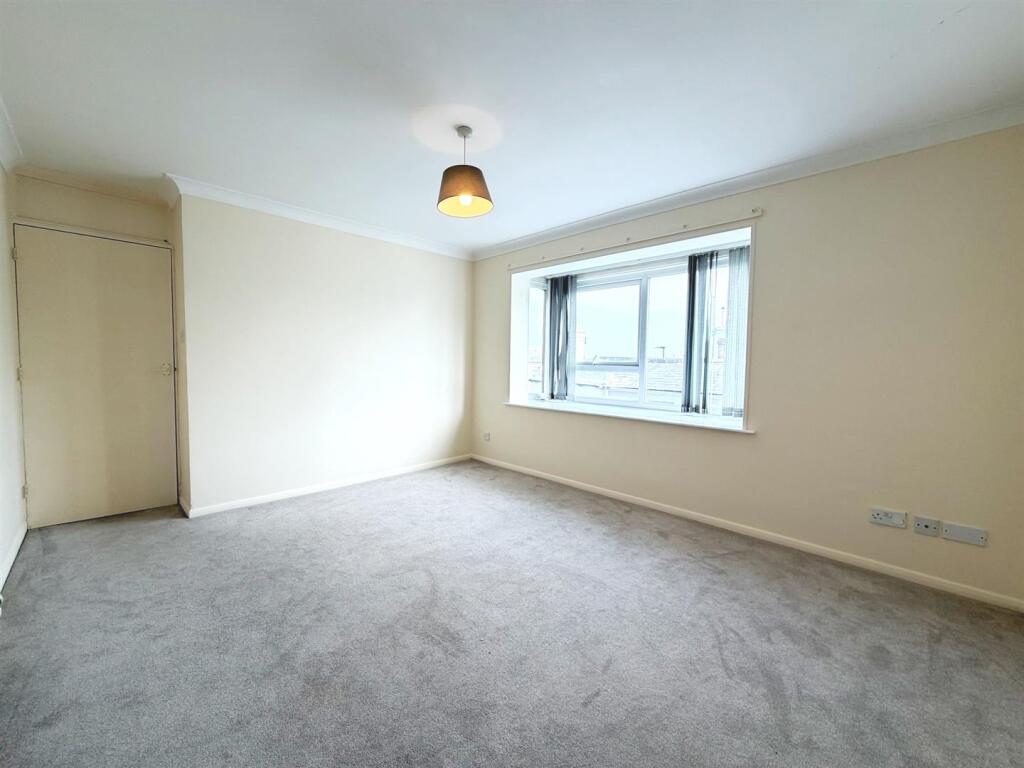 Apartment in Ryde, Oakfield - View 2