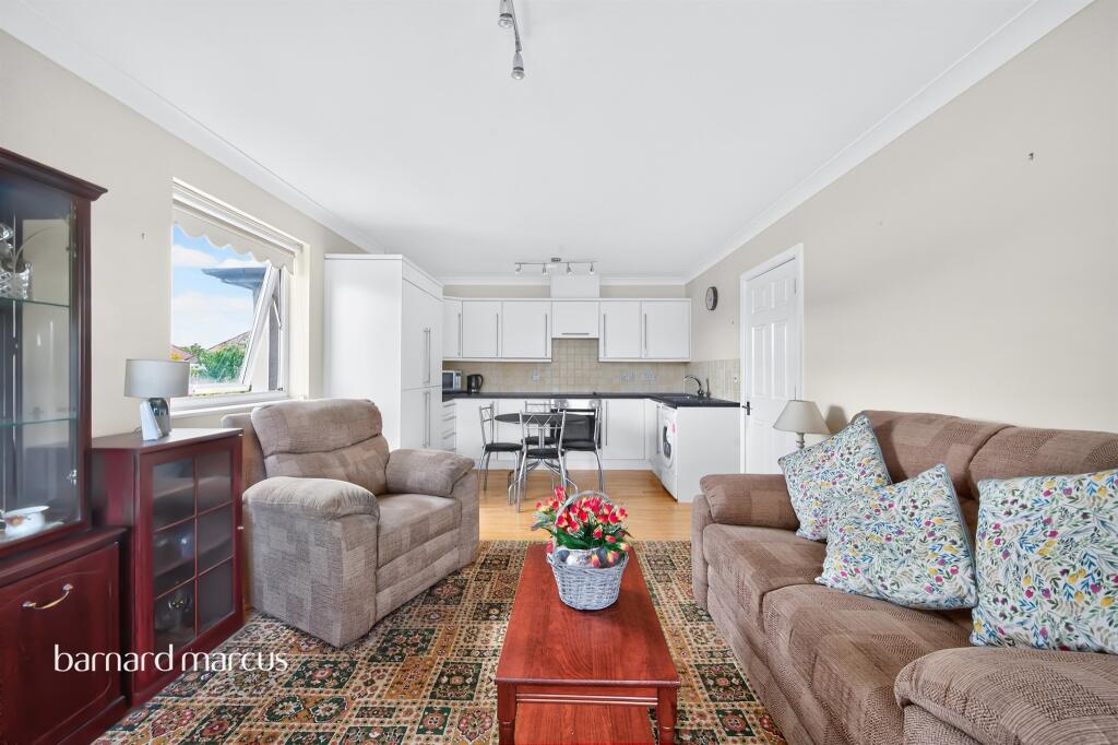 Apartment in Sutton - More