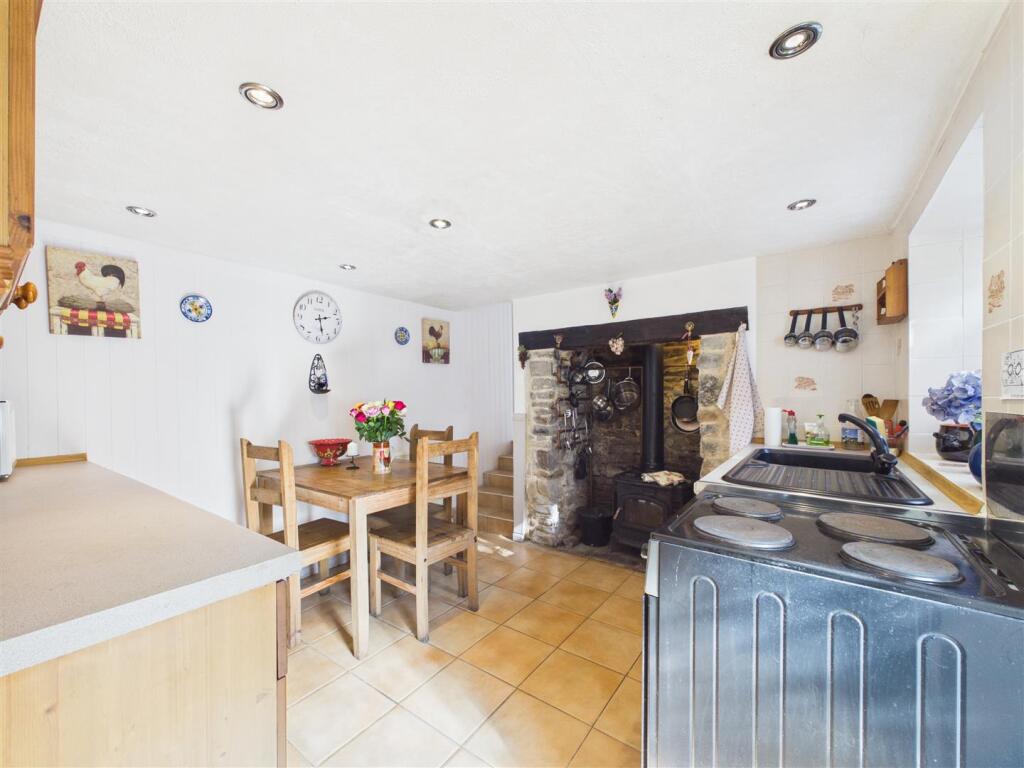 House in Gloucester - View 4