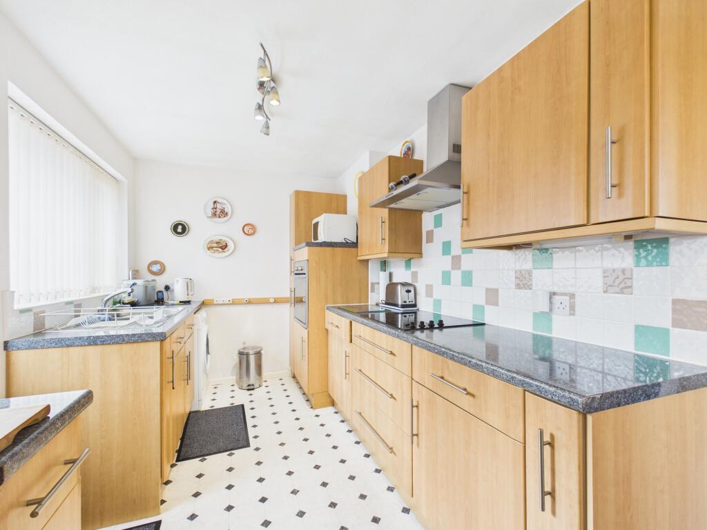 Swains Road, Tadley, RG26 photo 4