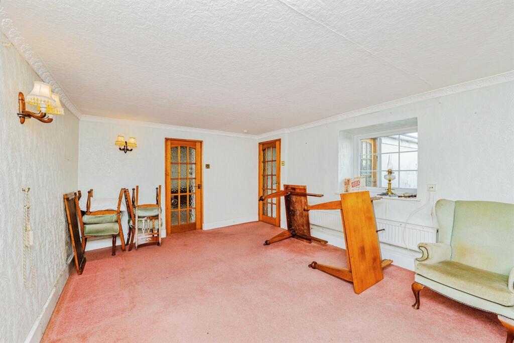 House in Ewenny - More