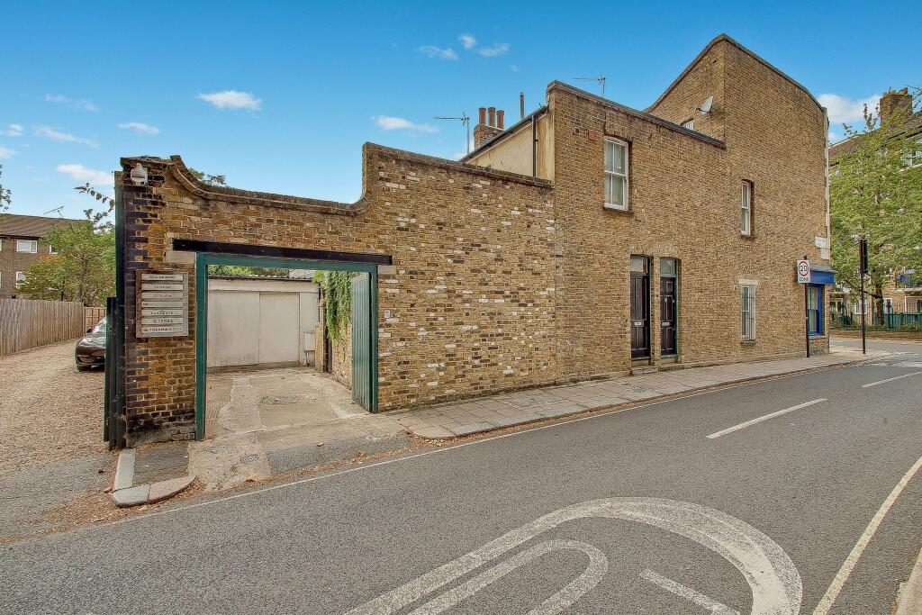 Main image of property: 35a Walnut Tree Walk, Lambeth, London