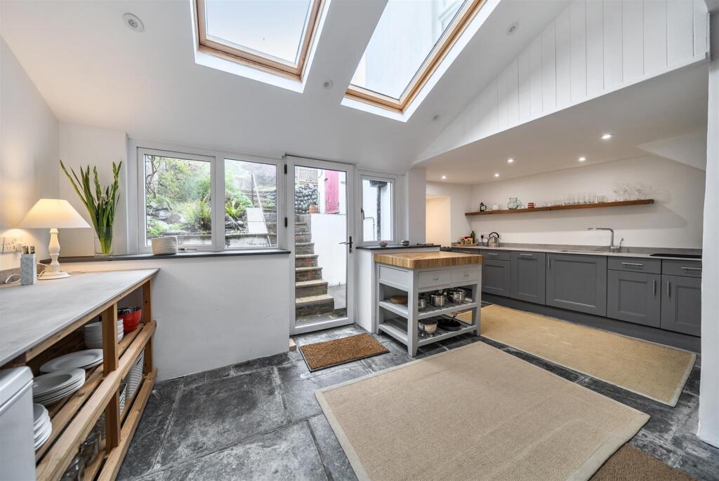 House in Exeter - View 3