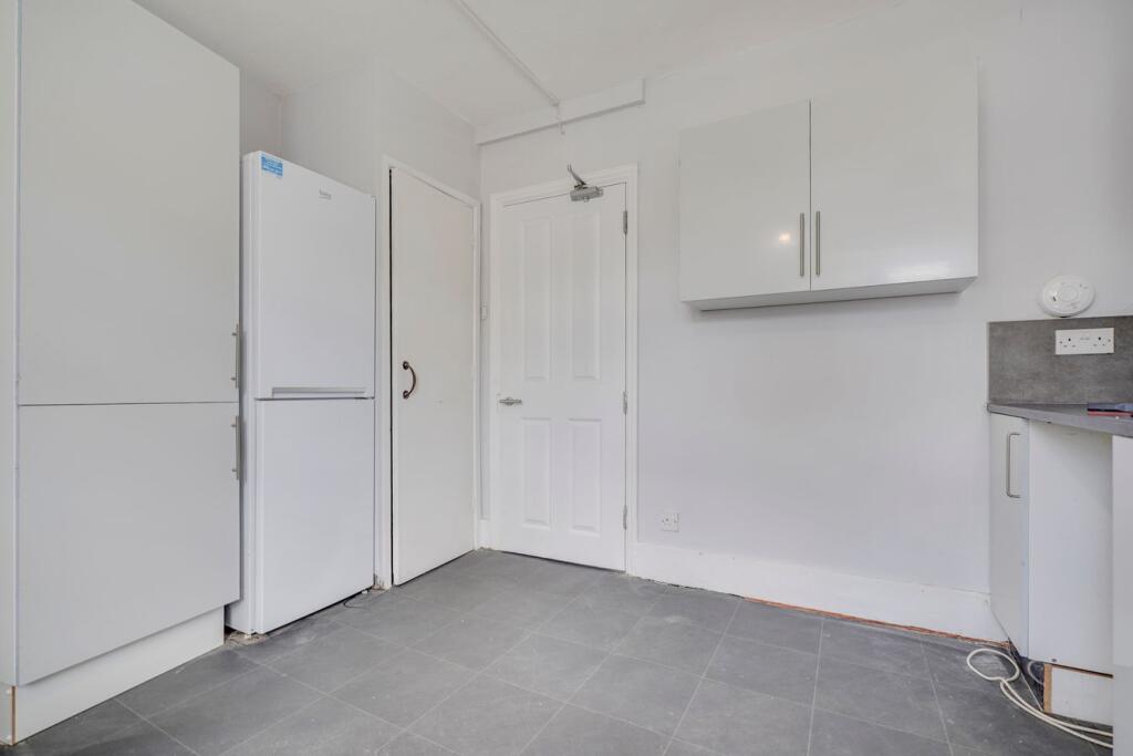 Apartment in Chelmsford - View 5