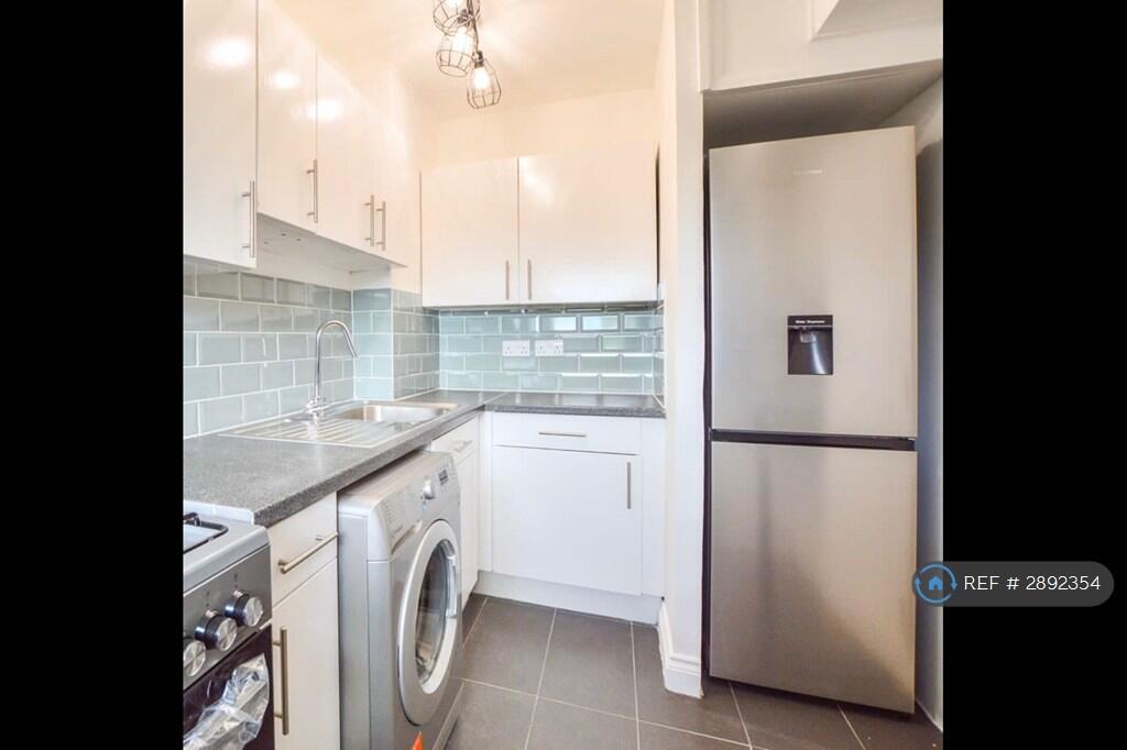 2 bedroom maisonette for rent
