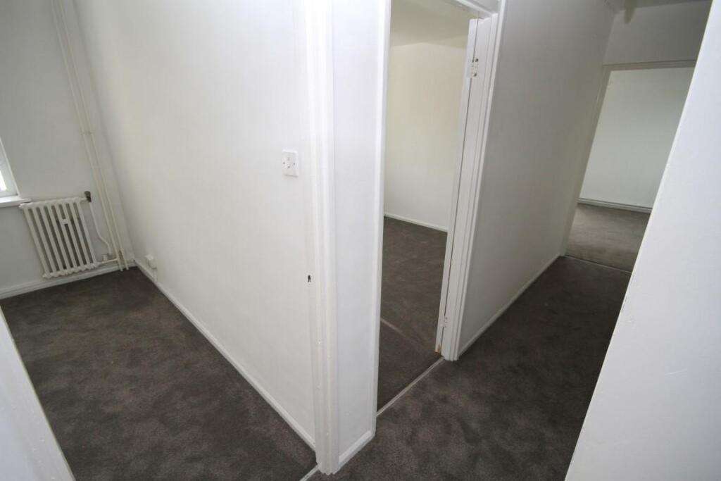 Apartment in Bradford, Wapping, Barkerend - View 5