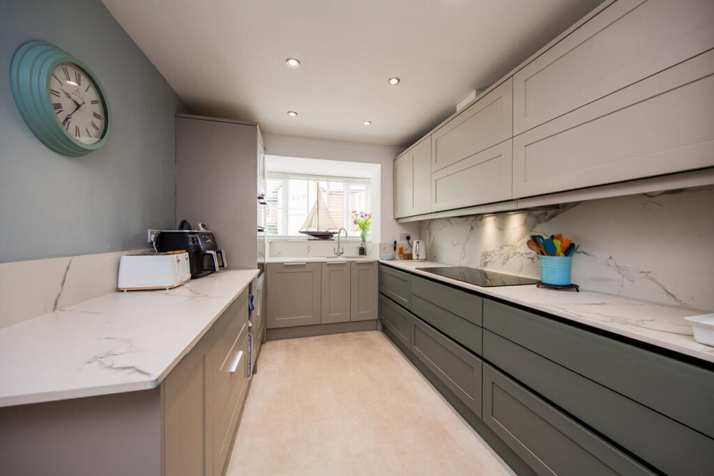 Payne Close, Crowborough photo 3