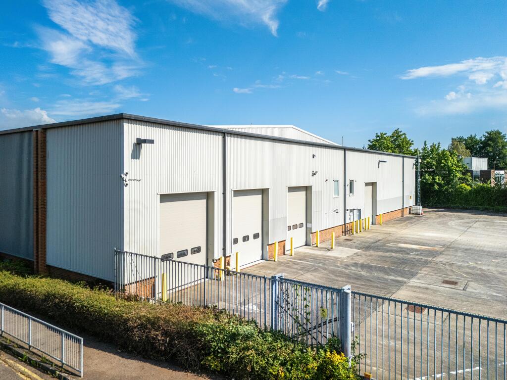 DAVID LINDSELL CONSULTANCY_DENNIS WAY SLYFIELD INDUSTRIAL ESTATE GU1 1AF_005.jpg