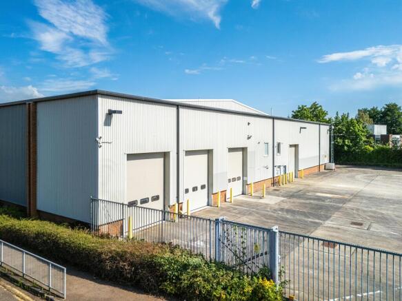DAVID LINDSELL CONSULTANCY_DENNIS WAY SLYFIELD INDUSTRIAL ESTATE GU1 1AF_005.jpg