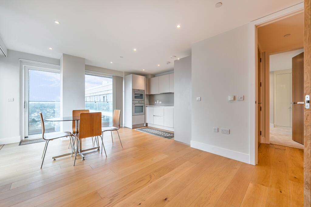 Apartment in London, Oakleigh Park, Whetstone - View 2