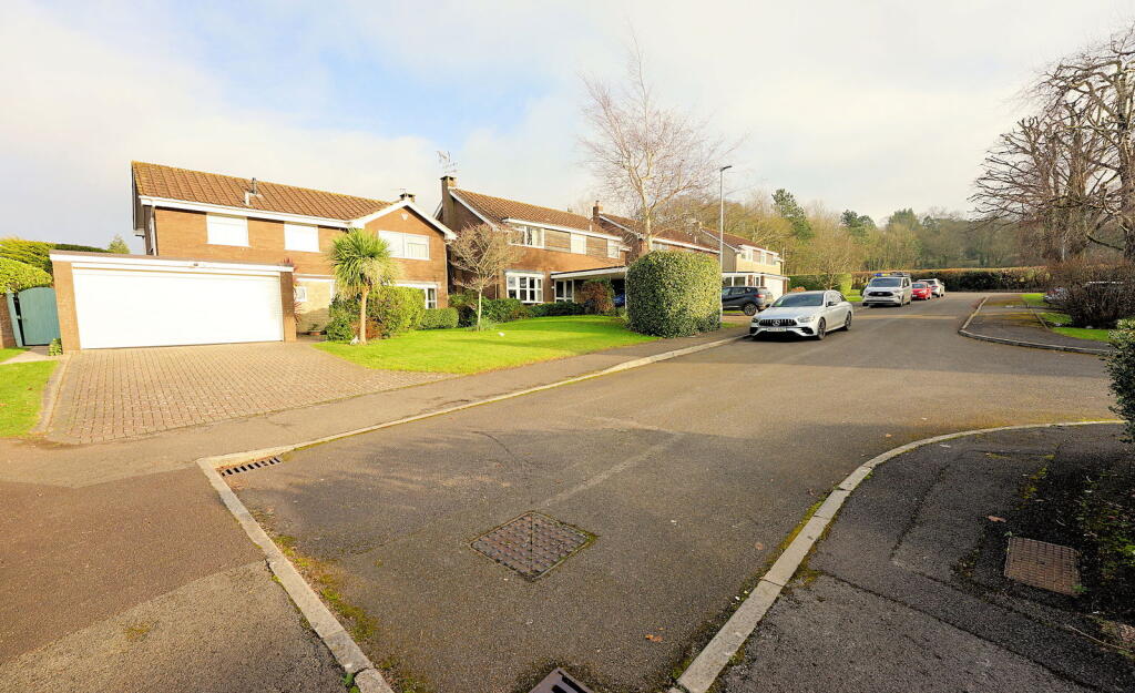 Uncombe Close, a mature setting in a sought after part of Backwell photo 2