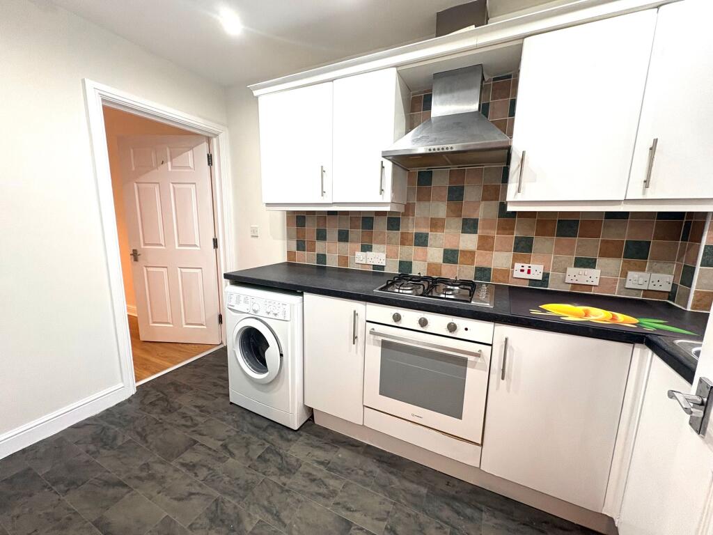 Dam Mill Close, Codsall, WV8 photo 4
