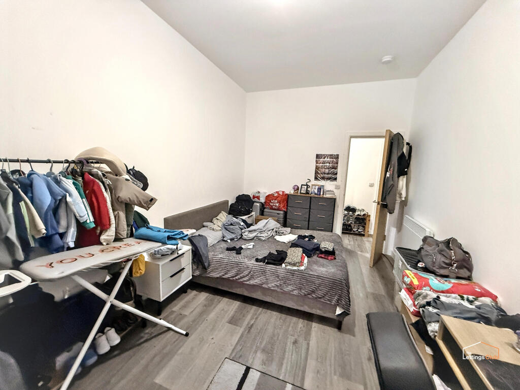 Apartment in Bradford, Heaton Royds, Chellow Heights - More