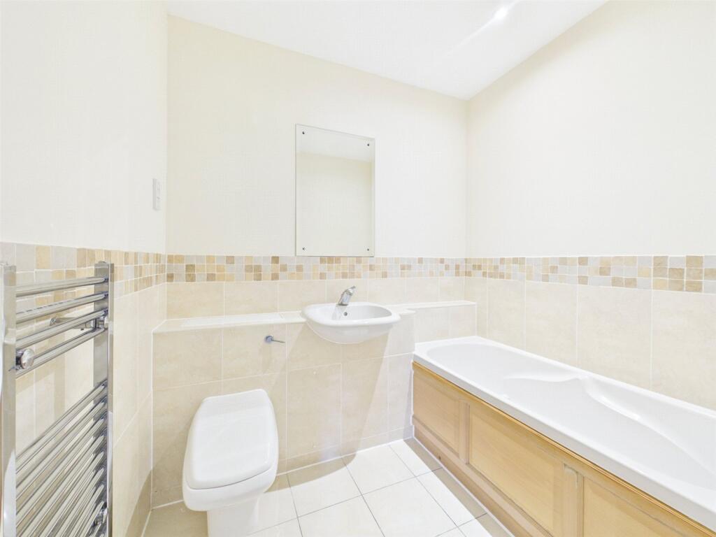 Apartment in Twickenham - More