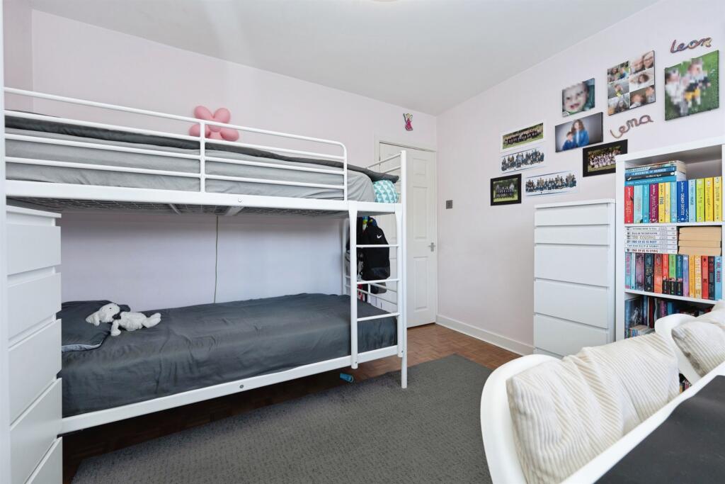 Apartment in Watford - More