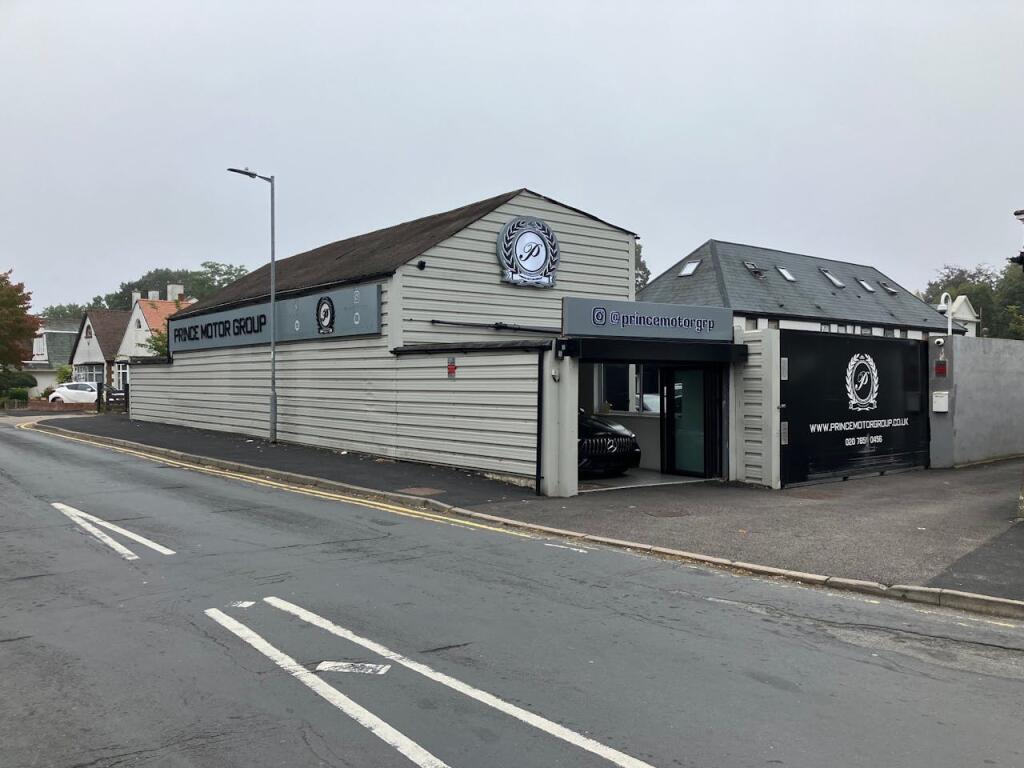 Main image of property: Oakmere Lane, 167 High Street, Potters Bar, EN6 5BB