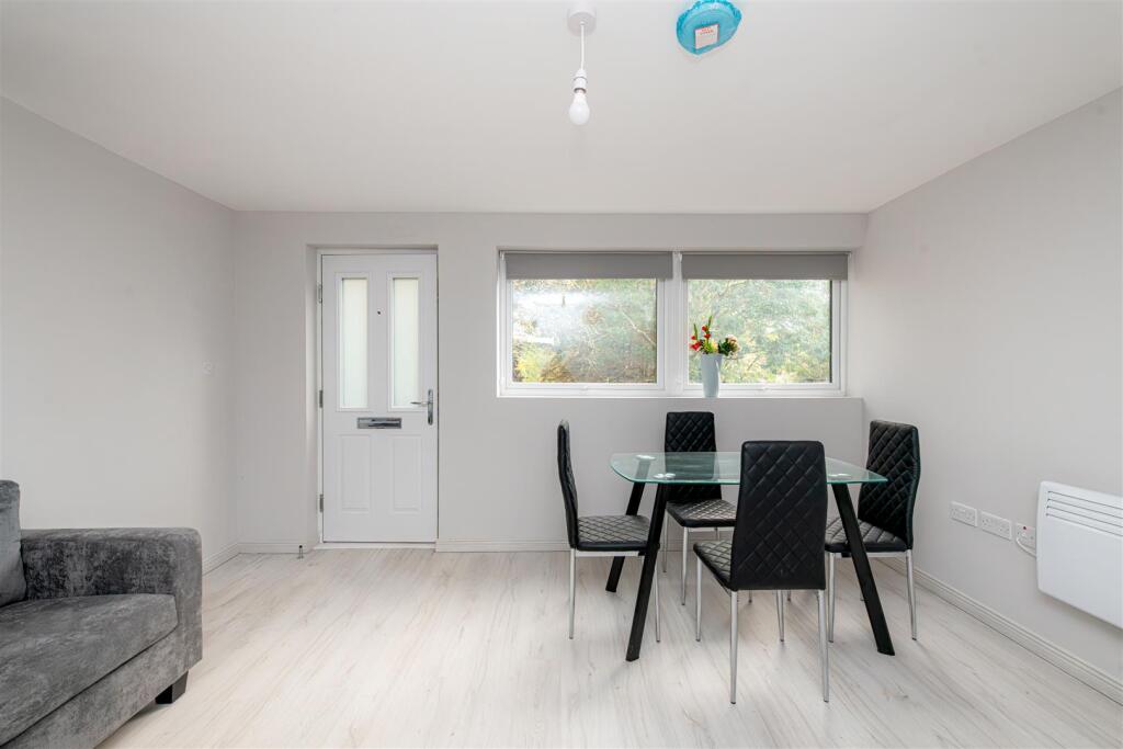 Apartment in Hemel Hempstead - View 5