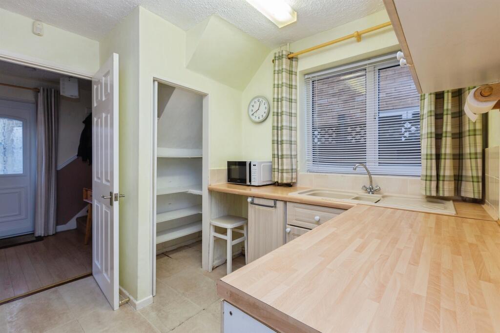 House in Aylesbury, Quarrendon - More