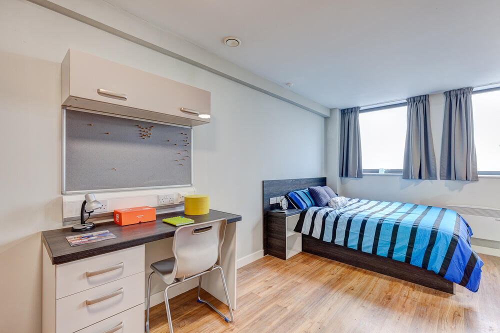 Apartment in Sheffield, Wicker, City Centre - View 2