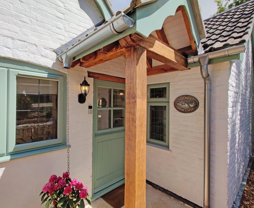 Lester Square, Burley, Ringwood, BH24 photo 3