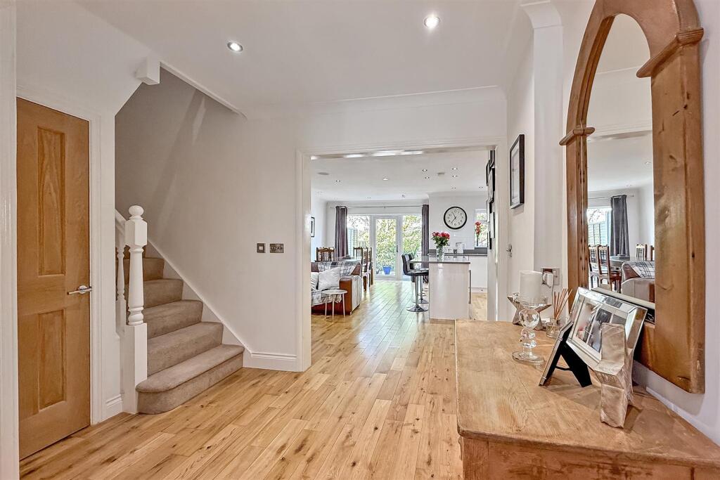 Additional image 4 of Mount Drive, Park Street, St. Albans