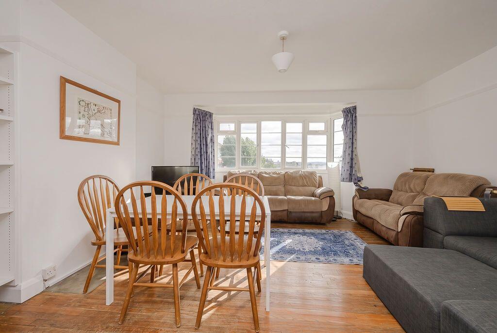 4 Lymington Court, Wimbledon, SW19 photo 4