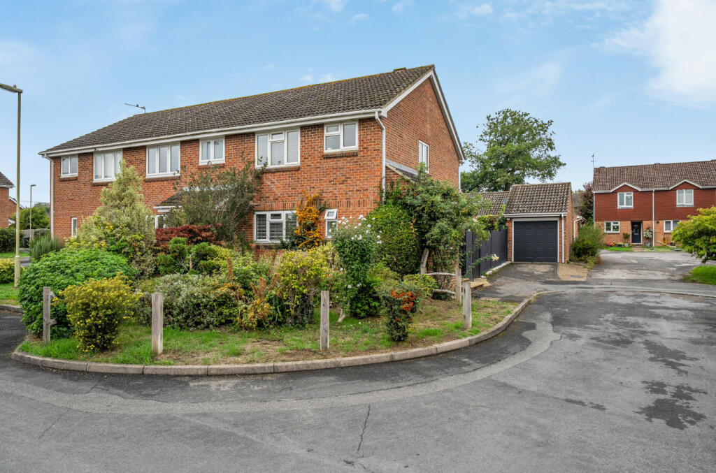 Main image of property: Periwinkle Close, Lindford, Hampshire, GU35