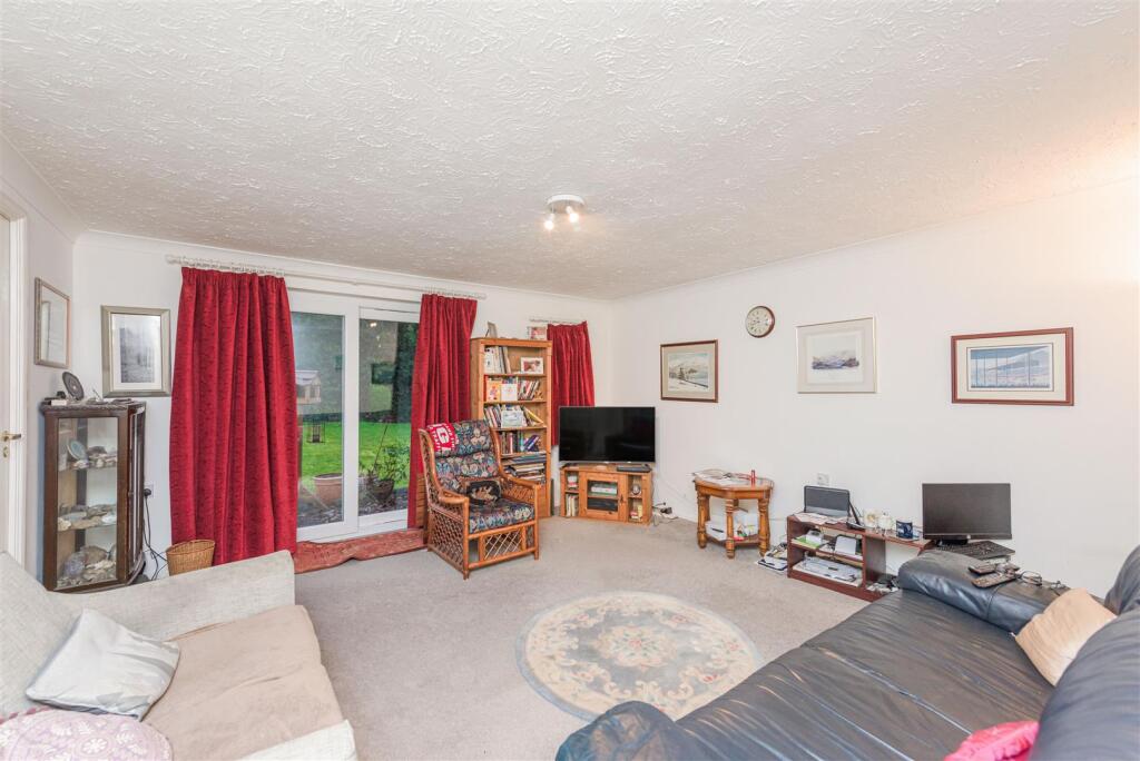 Tutbury Close, Ashby-De-La-Zouch, LE65 photo 4
