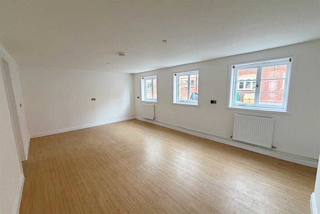 Apartment in Blandford St Mary, Dorset - View 2